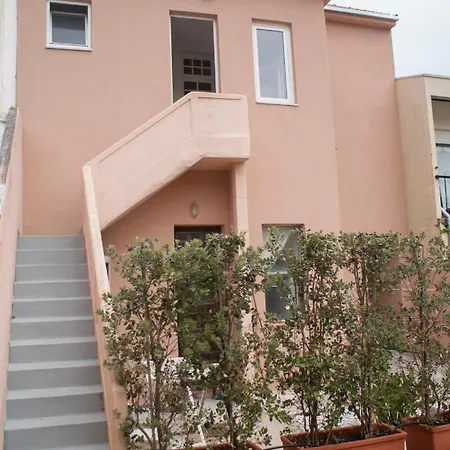 - Garden House Apartament *